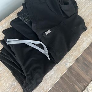 Black Figs Basic Scrubs